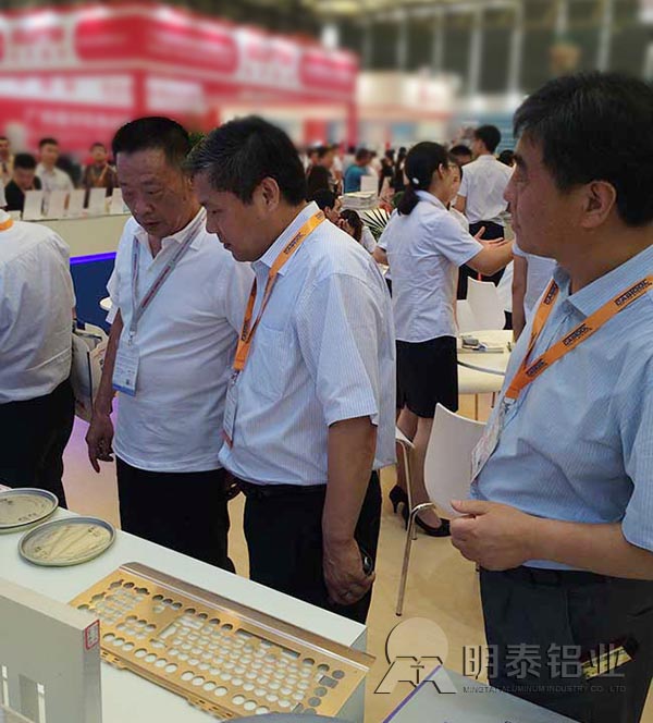 黄色软件app大全免费下载2023铝业展会现场